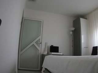 voyeurcam-charmhellen-kitchen webcam