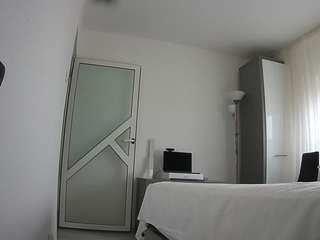 voyeurcam-charmhellen-kitchen webcam