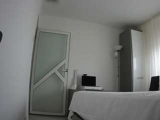 voyeurcam-charmhellen-kitchen webcam