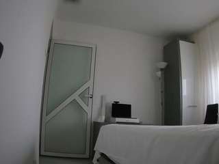 voyeurcam-charmhellen-kitchen