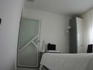 voyeurcam-charmhellen-kitchen