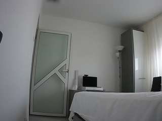 voyeurcam-charmhellen-kitchen