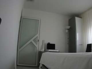 voyeurcam-charmhellen-kitchen webcam