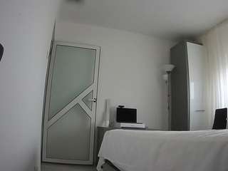 voyeurcam-charmhellen-kitchen webcam