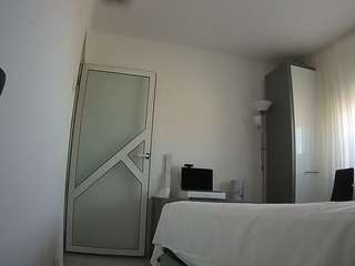 voyeurcam-charmhellen-kitchen