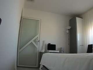 voyeurcam-charmhellen-kitchen