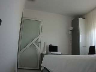 voyeurcam-charmhellen-kitchen