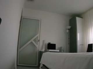 voyeurcam-charmhellen-kitchen