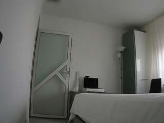 voyeurcam-charmhellen-kitchen webcam