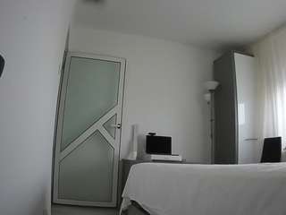 voyeurcam-charmhellen-kitchen live cam profile