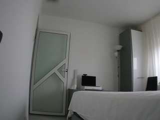 voyeurcam-charmhellen-kitchen live cam profile