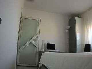 voyeurcam-charmhellen-kitchen live cam profile