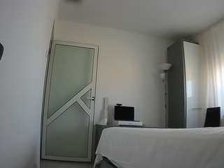 voyeurcam-charmhellen-kitchen live cam profile