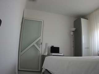 voyeurcam-charmhellen-kitchen live cam profile