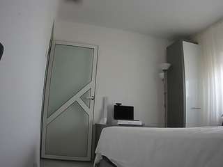 voyeurcam-charmhellen-kitchen