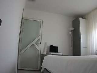 voyeurcam-charmhellen-kitchen