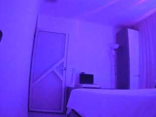 voyeurcam-charmhellen-kitchen