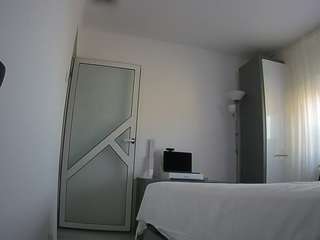 voyeurcam-charmhellen-kitchen