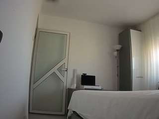 voyeurcam-charmhellen-kitchen