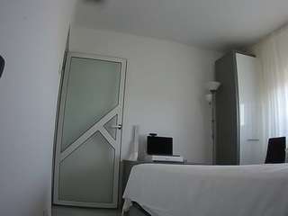 voyeurcam-charmhellen-kitchen