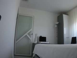 voyeurcam-charmhellen-kitchen