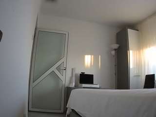 voyeurcam-charmhellen-kitchen