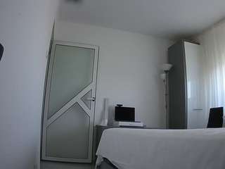 voyeurcam-charmhellen-kitchen