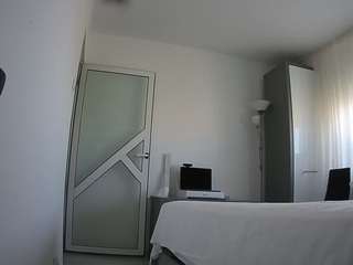 Live stream of voyeurcam-charmhellen-kitchen