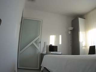 voyeurcam-charmhellen-kitchen