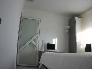 voyeurcam-charmhellen-kitchen
