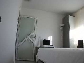 voyeurcam-charmhellen-kitchen
