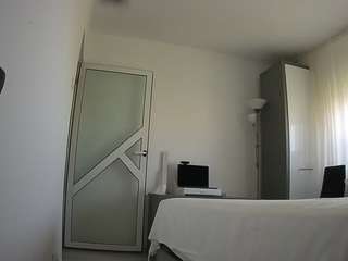 voyeurcam-charmhellen-kitchen