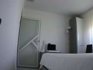 voyeurcam-charmhellen-kitchen