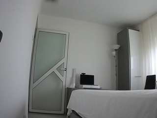 voyeurcam-charmhellen-kitchen