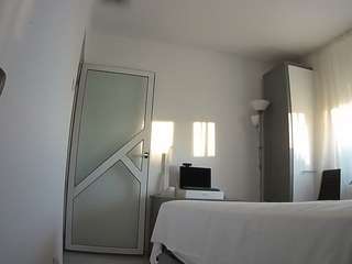 voyeurcam-charmhellen-kitchen webcam