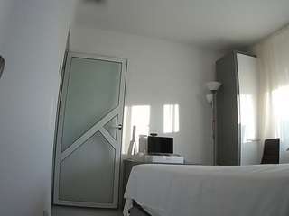 voyeurcam-charmhellen-kitchen webcam