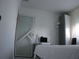 voyeurcam-charmhellen-kitchen webcam