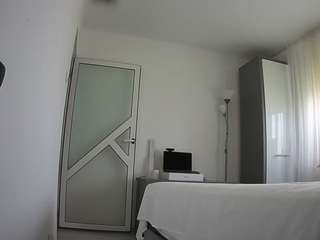 voyeurcam-charmhellen-kitchen