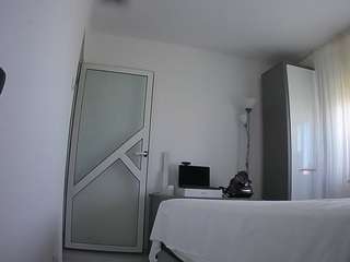 该模特正在直播。 voyeurcam-charmhellen-kitchen