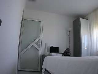 이 모델은 현재 라이브 중입니다. voyeurcam-charmhellen-kitchen