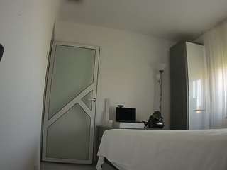 This model is live right now. voyeurcam-charmhellen-kitchen