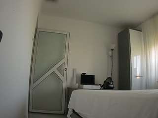 यह मॉडल अभी लाइव है. voyeurcam-charmhellen-kitchen