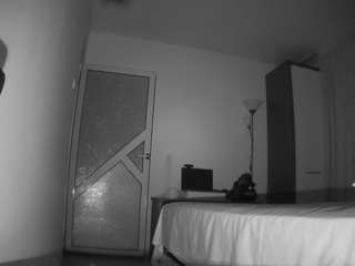 यह मॉडल अभी लाइव है. voyeurcam-charmhellen-kitchen