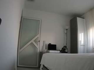 이 모델은 현재 라이브 중입니다. voyeurcam-charmhellen-kitchen