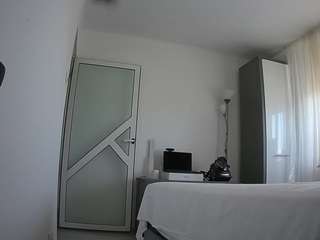 Mẫu này đang trực tiếp. voyeurcam-charmhellen-kitchen