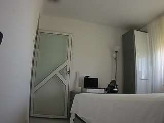 Questo modello è in diretta ora. voyeurcam-charmhellen-kitchen