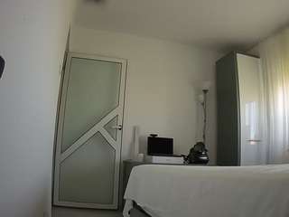 voyeurcam-charmhellen-kitchen