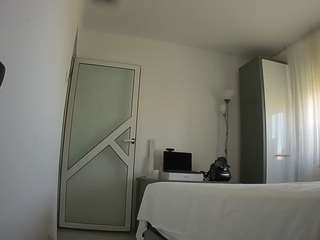 Ten model jest teraz na żywo. voyeurcam-charmhellen-kitchen