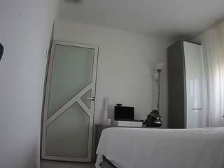 voyeurcam-charmhellen-kitchen