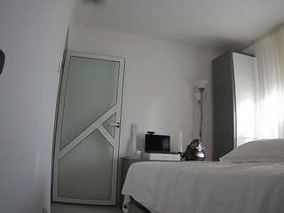 voyeurcam-charmhellen-kitchen webcam